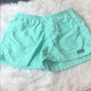 women’s patagonia baggies